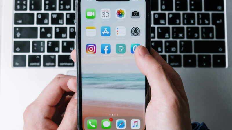 Una trobada de bloguers, youtubers, streamers i podcasters