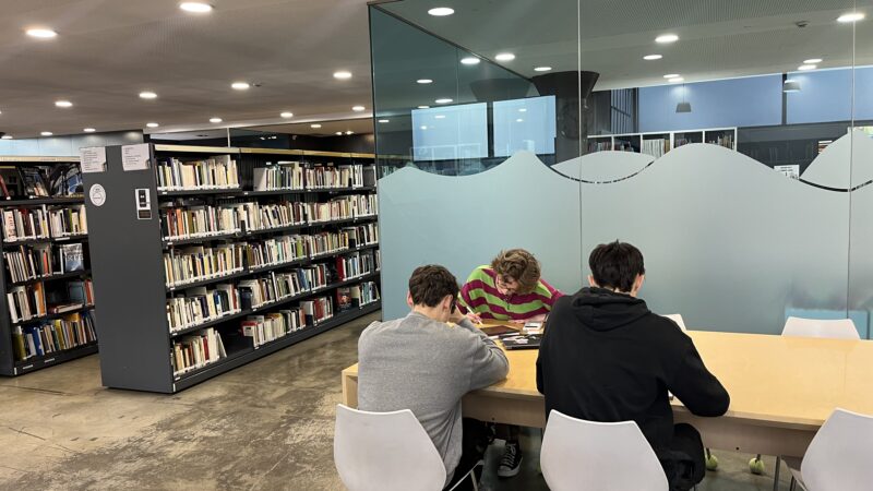 Exàmens a la vista? Ara pots estudiar fins tard