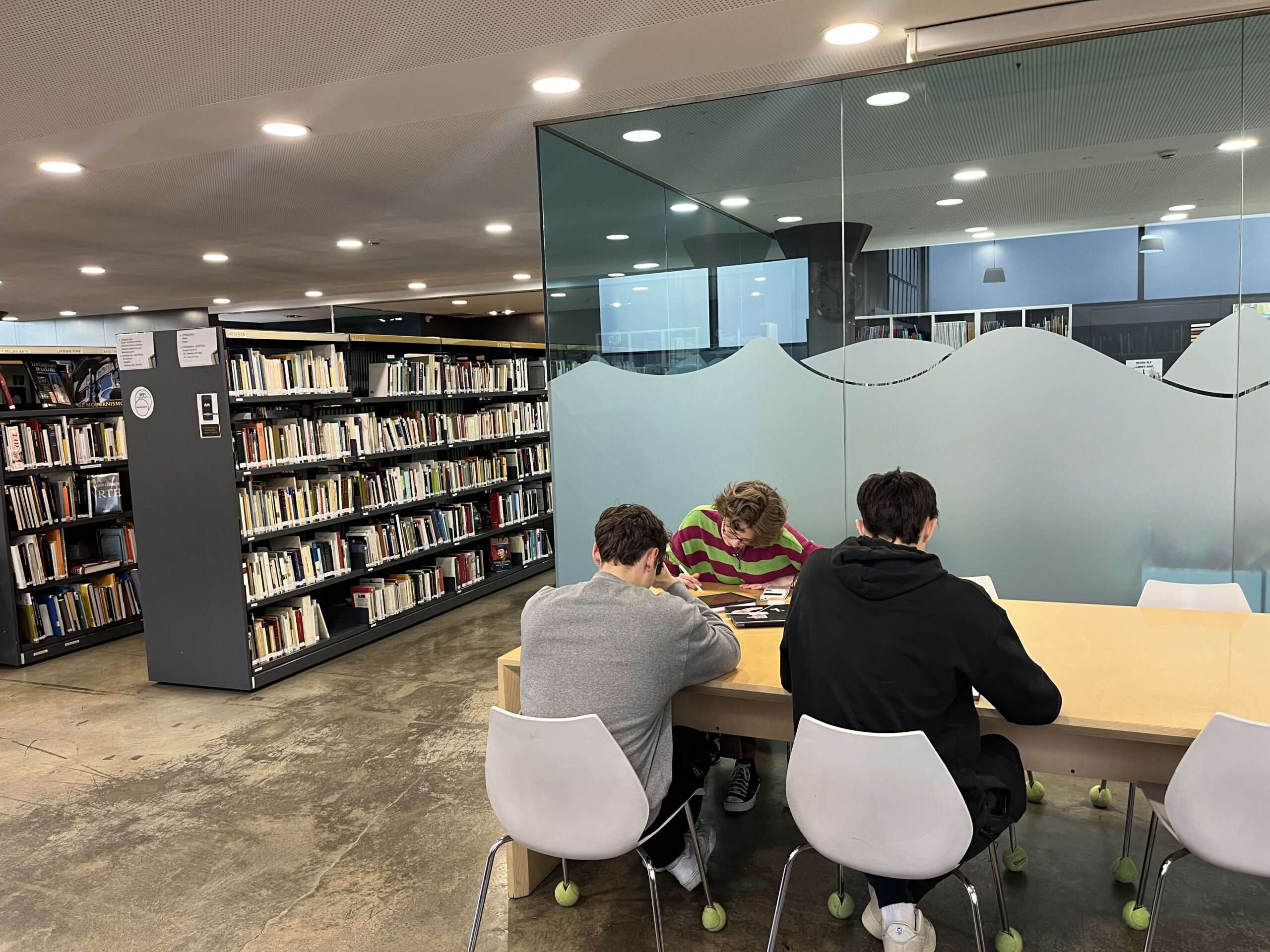 Exàmens a la vista? Ara pots estudiar fins tard