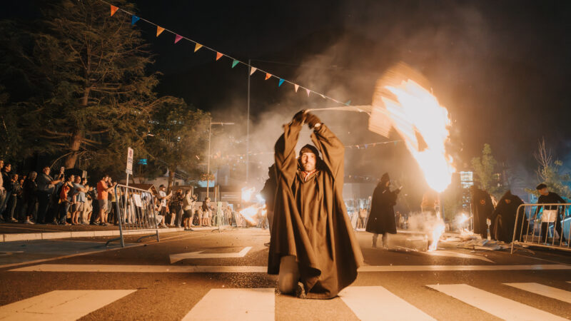 Un grup de joves recupera les falles d’Encamp que es van perdre ara fa set anys