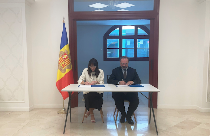 Acord entre Cultura i l’UdA per facilitar l’obtenció de títols oficials de català