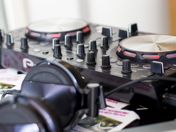 Inflables amb la Dj Lolalolitax