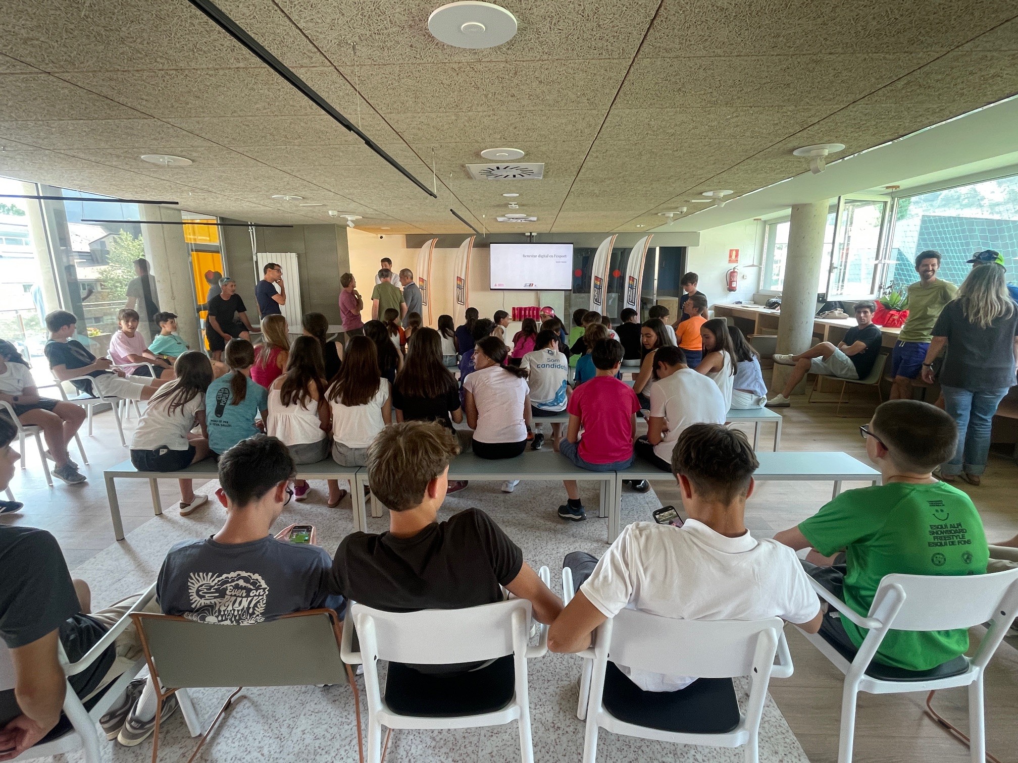 Formació en benestar digital pels joves de la FAE