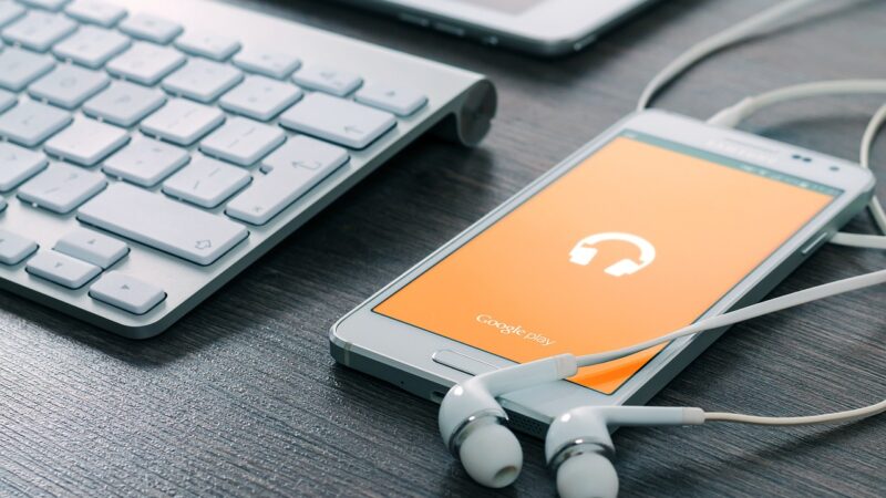 Escoltar música, el que més agrada la ciutadania
