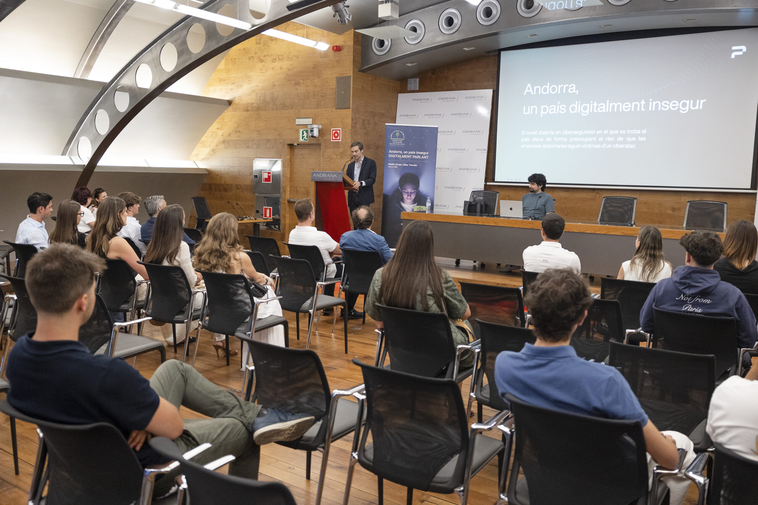 Els joves de l’EFA conversen sobre la ciberseguretat