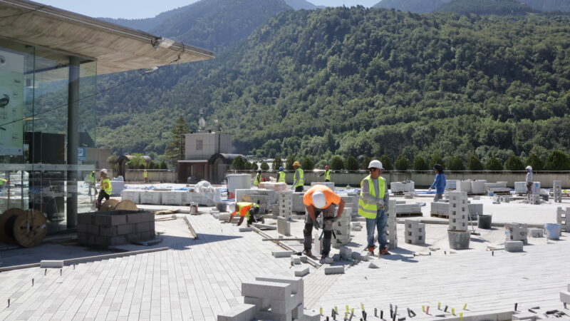 La reforma de la Plaça del Poble estarà a punt per a la Festa Major