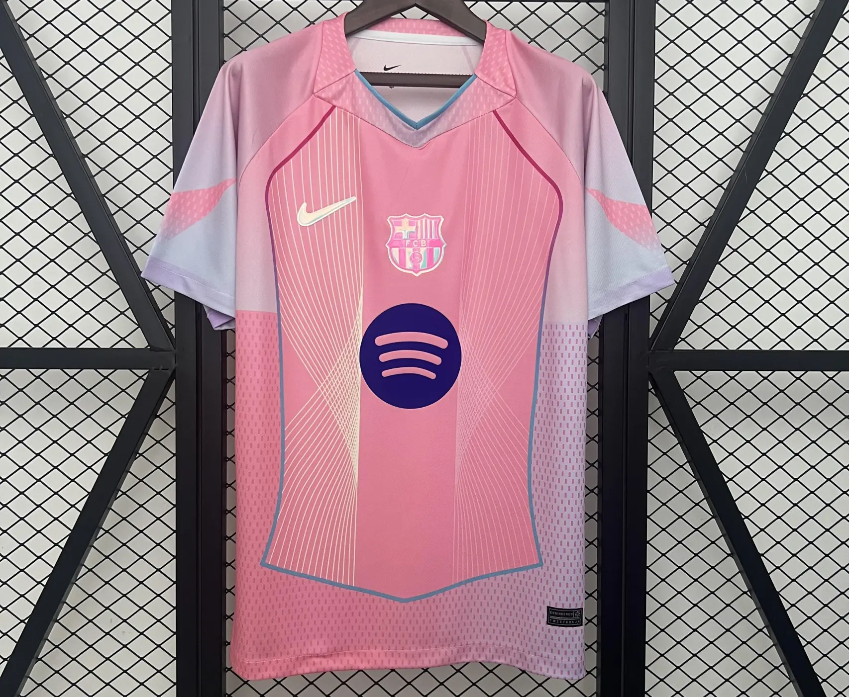 La samarreta rosa del Barça que triomfa… però no existeix
