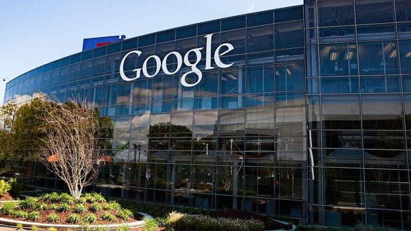 Google afegeix el català a les converses en temps real