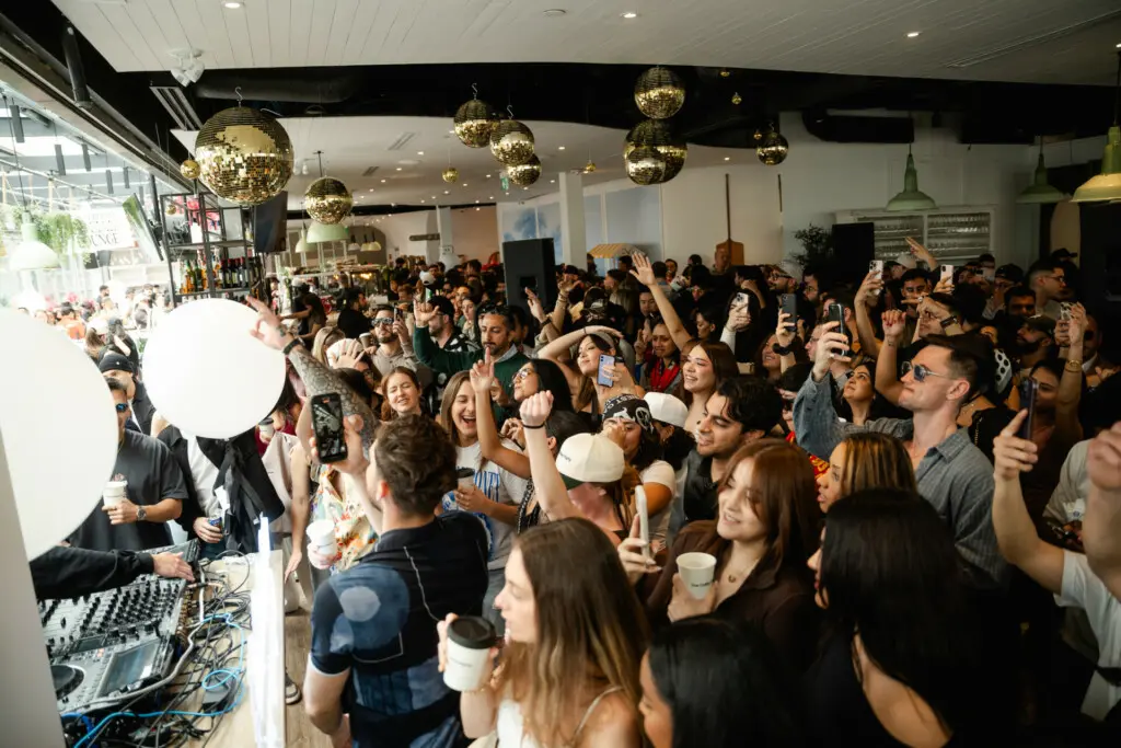 Arriben els ‘coffee raves’ a Barcelona: tendència o la revolució de les festes?