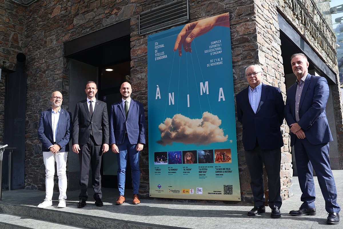 Balenes enamorades, gats amb dilemes i teatre sense paraules: tot això t’espera a ‘Ànima’