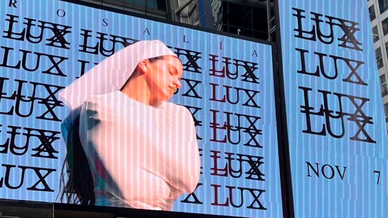 Rosalía presenta Lux en un bany de masses