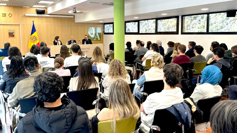 Ampliar els acords amb universitats canadenques