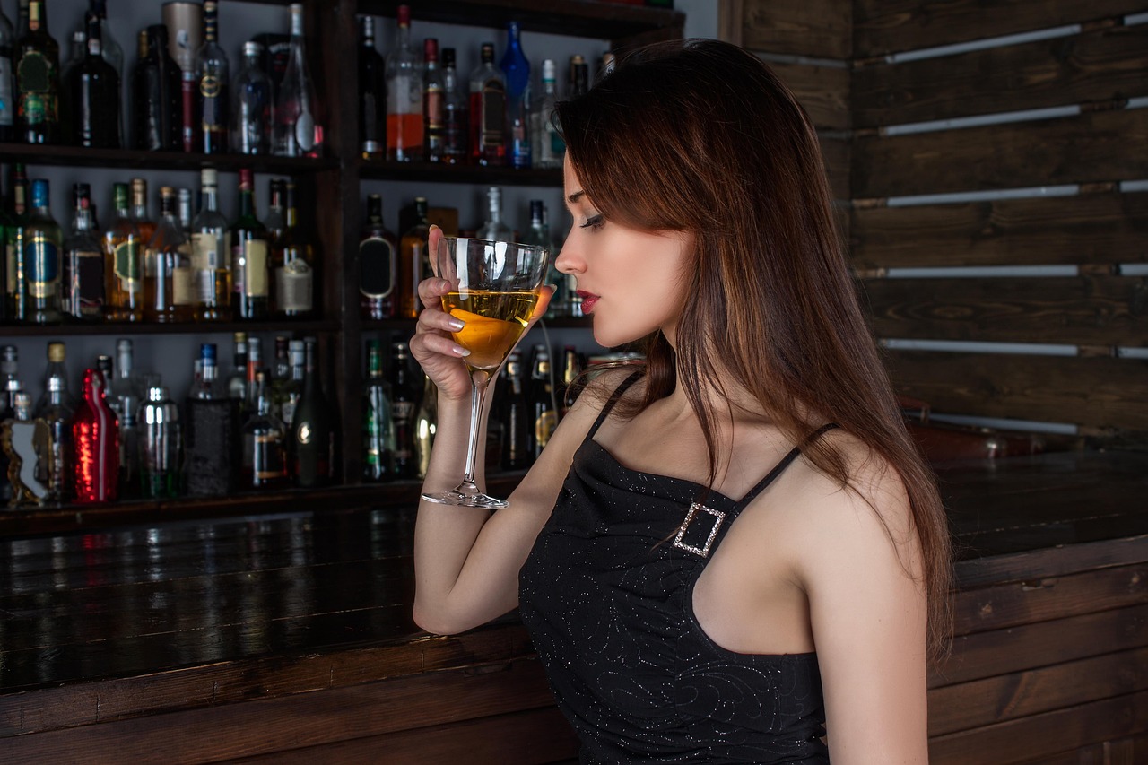 El consum de risc d’alcohol es dispara en noies joves