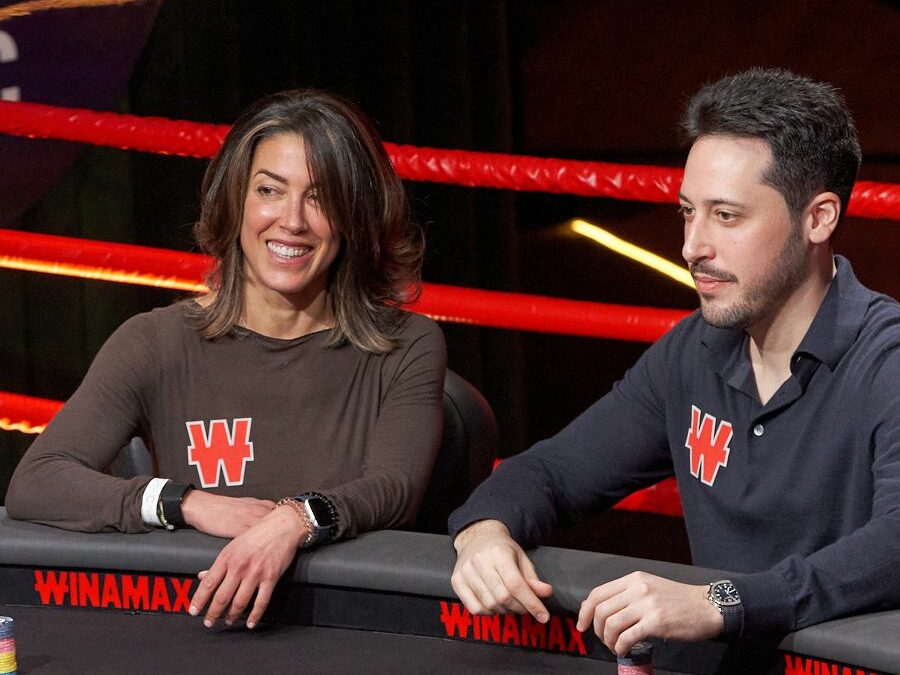 Els jugadors professionals de pòquer, Leo Margets i Adrián Mateos, durant la Timba de Winamax a Unnic. © Winamax