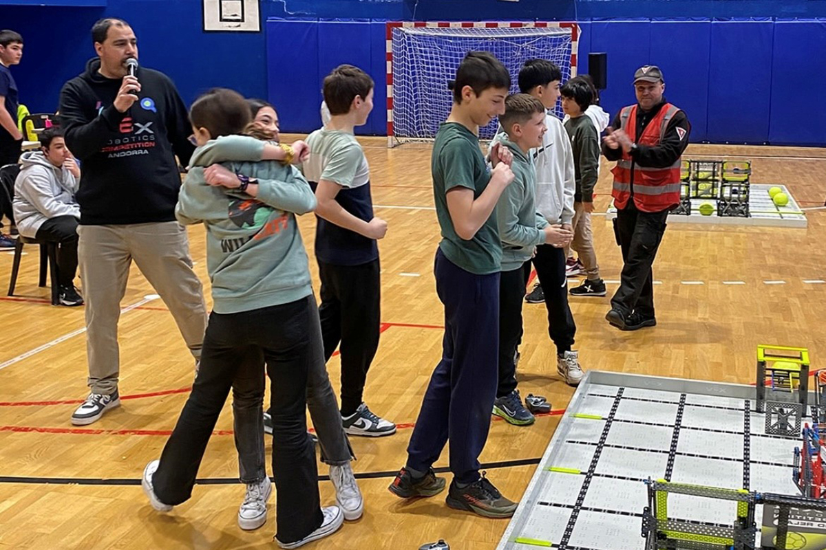 Construir robots i competir amb equips de 9 països: així serà el VEX Andorra