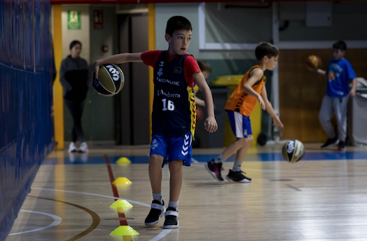 Multiesports, futbol, bàsquet o voleibol: Així són els campus de Setmana Santa d’Andorra la Vella