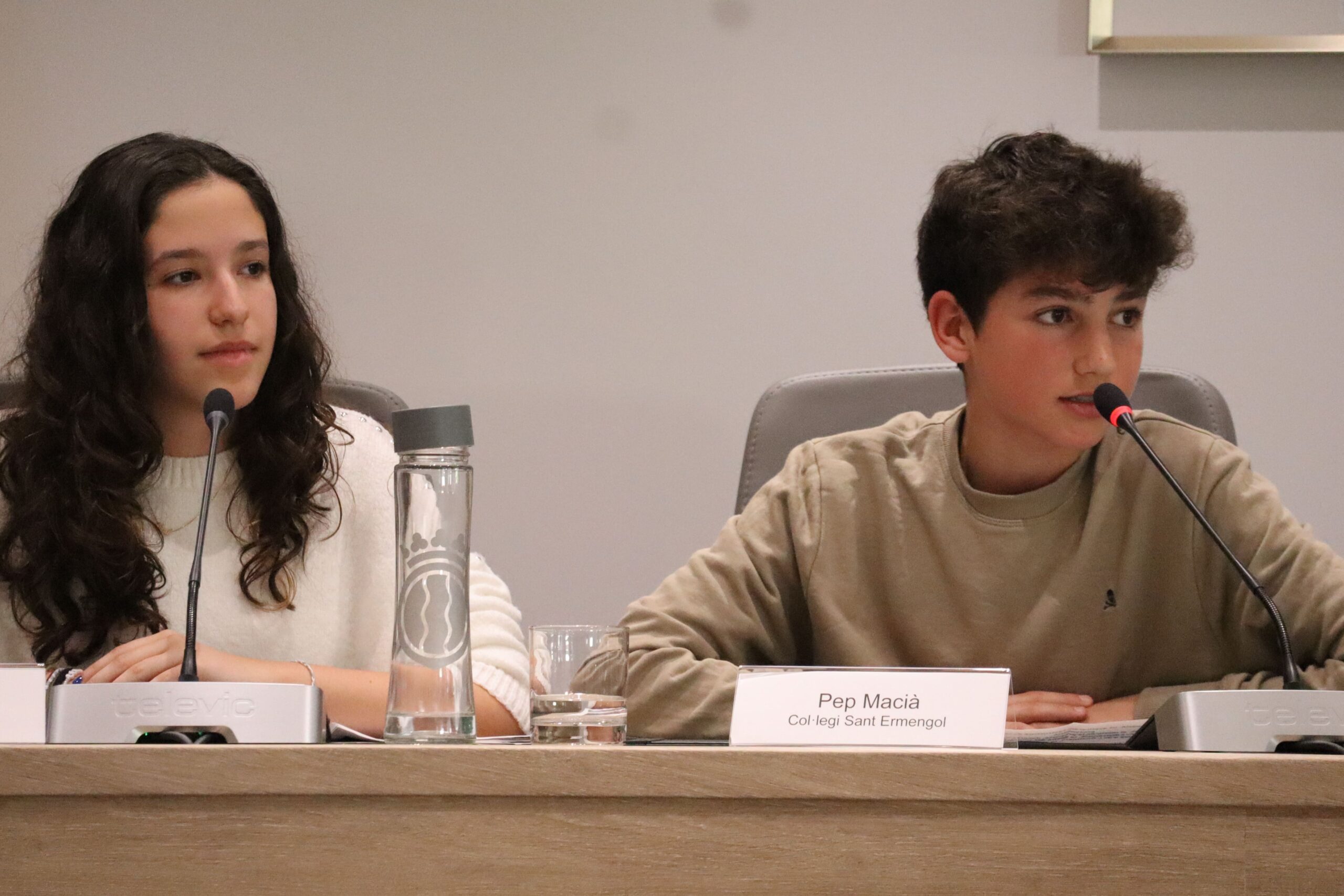 Apps, microvídeos i trucades d’emergència: així volen canviar Andorra la Vella els joves