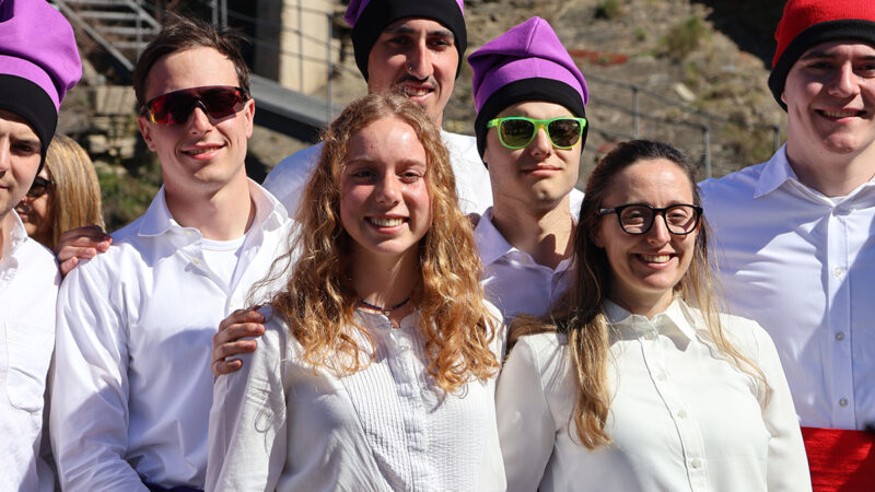 Els joves d’Encamp recuperen les caramelles i omplen les Bons de música