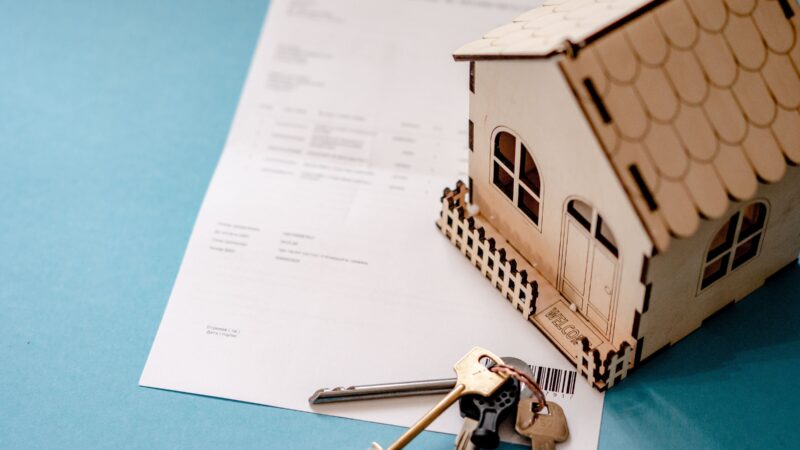 La meitat de les renúncies al parc públic d’habitatge provenen de joves