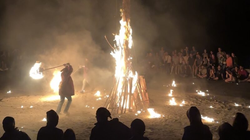 Ordino tanca la festa de Sant Pere amb la crema de falles i l’encesa del Mai