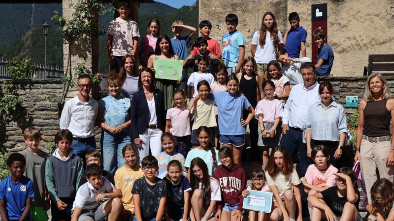 L’Escola Francesa d’Ordino recapta 900 euros per a UNICEF amb la venda de bidons solidaris