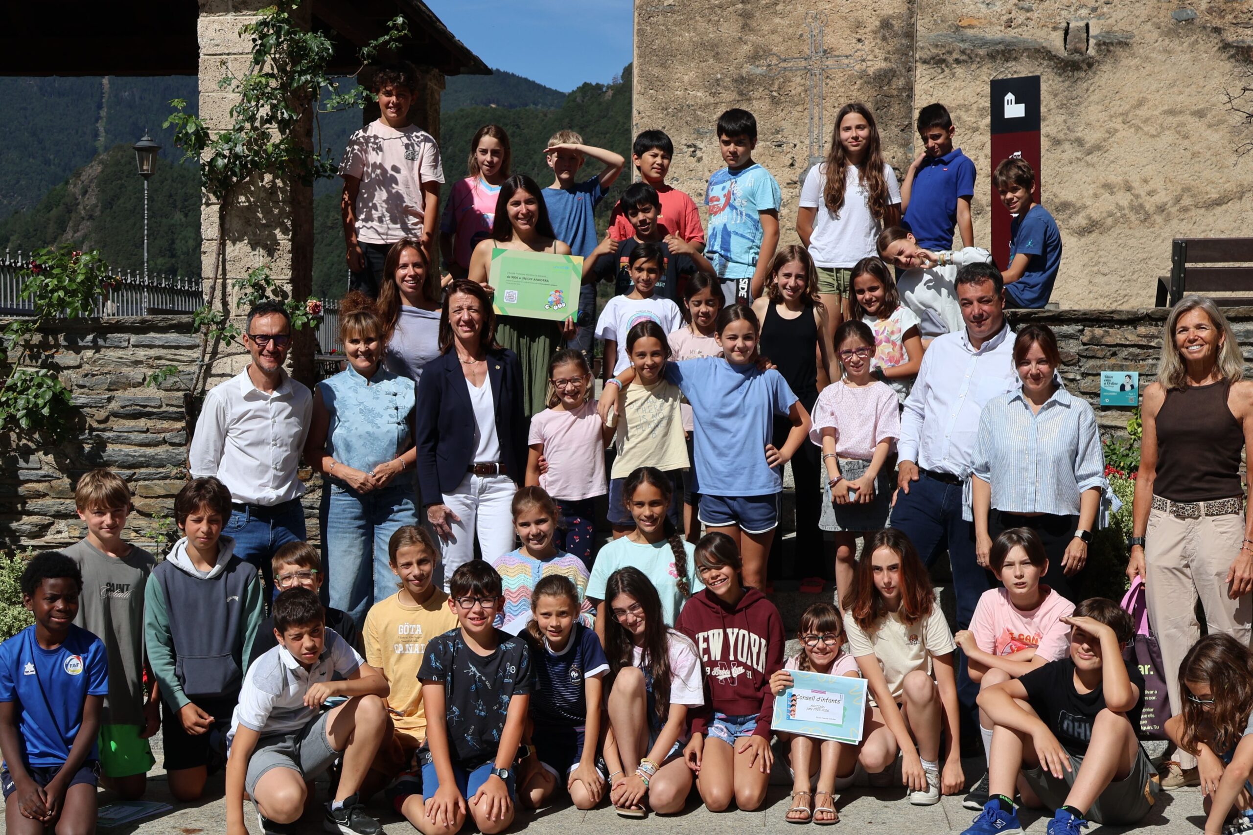 L’Escola Francesa d’Ordino recapta 900 euros per a UNICEF amb la venda de bidons solidaris