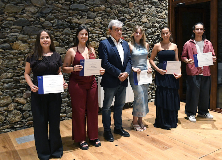 Els cinc alumnes amb les millors notes d’Andorra reben el Premi Nacional