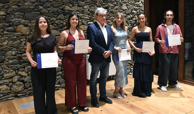 Els cinc alumnes amb les millors notes d’Andorra reben el Premi Nacional