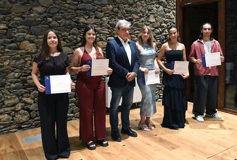 Els cinc alumnes amb les millors notes d’Andorra reben el Premi Nacional