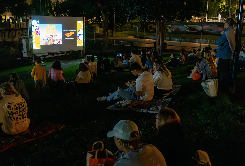 El millor pla amb amics? Cinema a la fresca i DJ en directe