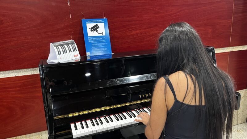 Toca el piano a la Massana