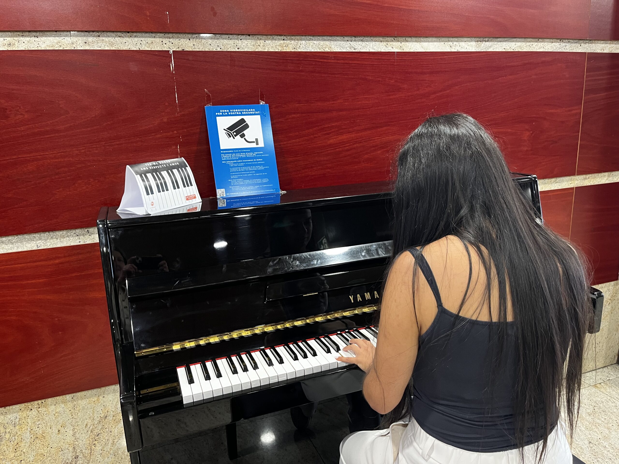 Toca el piano a la Massana