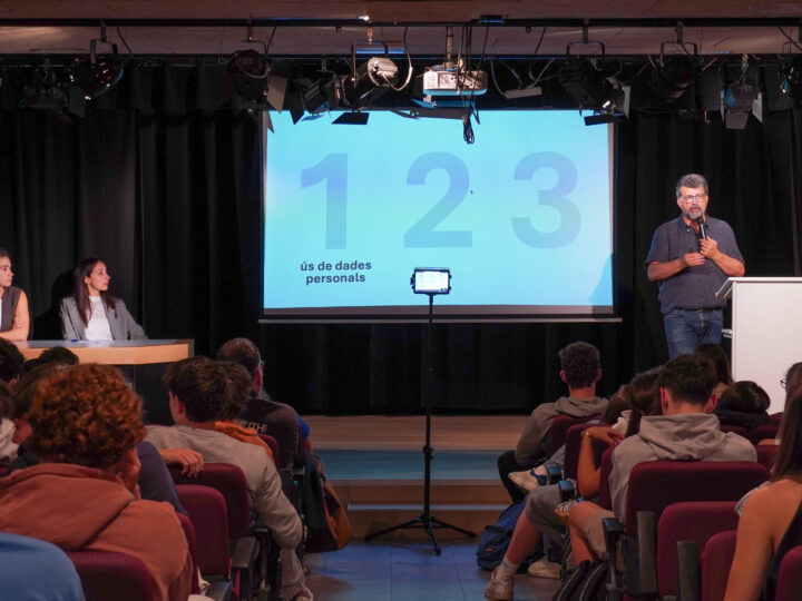FOTONOTICIA.- Privacitat, xarxes i tecnologia: l’APDA explica als joves com protegir-se en el món digital