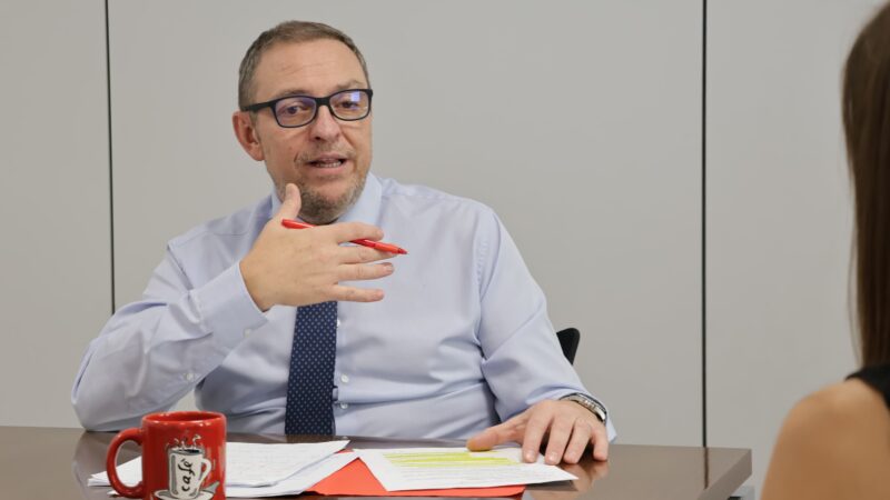 Els mòbils, sota clau: Educació vol implantar la custòdia dels telèfons a tots els centres de segona ensenyança