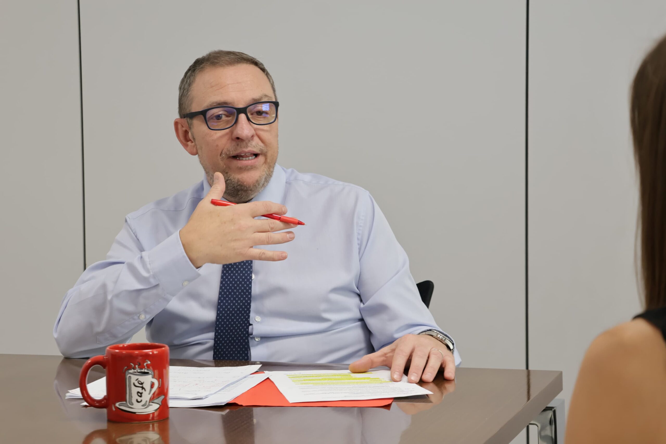 Els mòbils, sota clau: Educació vol implantar la custòdia dels telèfons a tots els centres de segona ensenyança